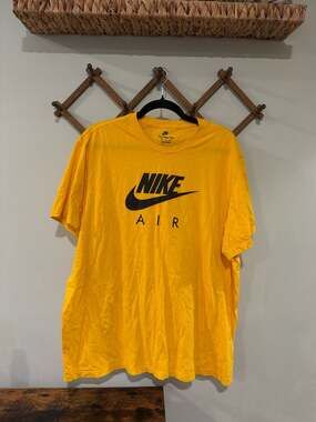 Nike Air Sportswear Futura Logo Graphic T-Shirt Yellow XXL